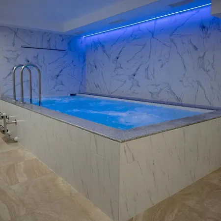 Lime House, 4* Κιουστεντίλ