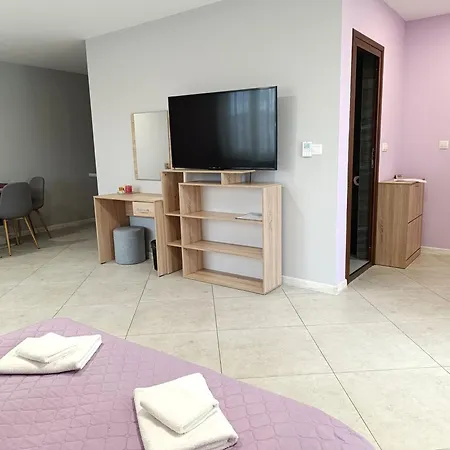 Lime House, 4* Κιουστεντίλ