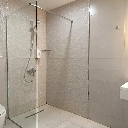 Lime House, 4* קיוסטנדיל