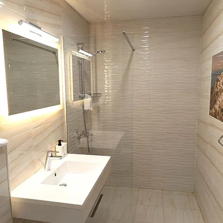 Lime House, Κιουστεντίλ