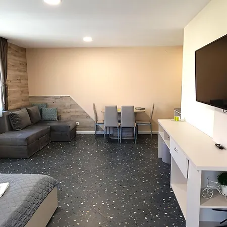 Lime House, מלון דירות