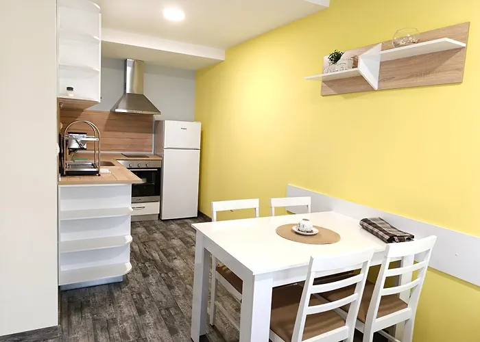 Lime House, 4* Κιουστεντίλ